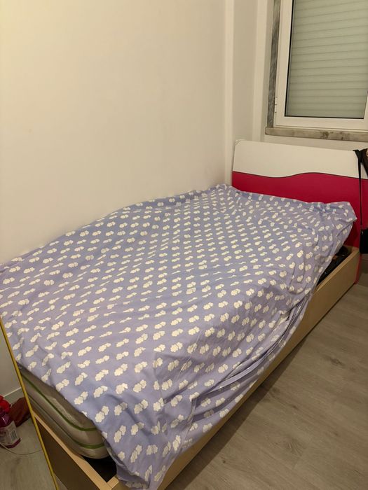 Cama elevatória+ colchão de solteiro IKEA – Excelente estado