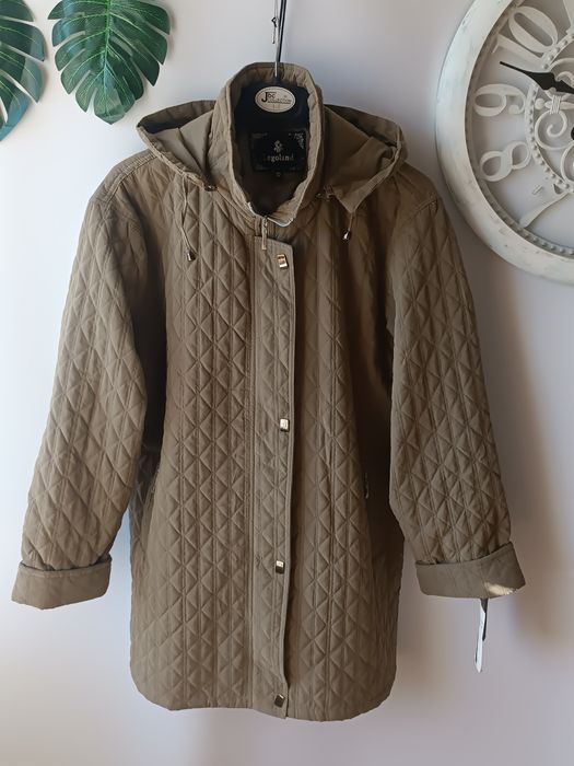 Стьобана куртка з капюшоном р 54 . Нова!