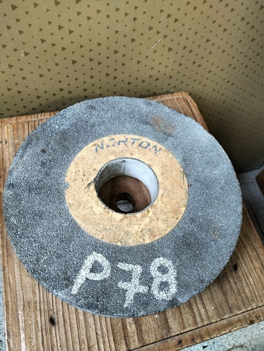 Vários pedras de esmoril