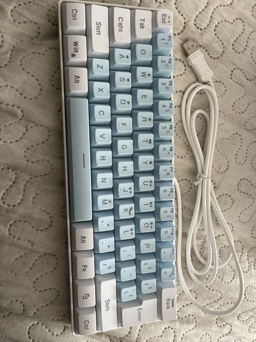 Ігрова клавіатура з підсаіткою та usb