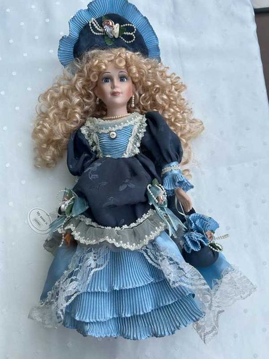 Lalka porcelanowa z kolekcji Leonardo Collection o imieniu Gemma
