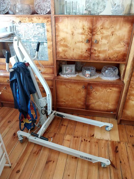 Elektryczny podnośnik do osoby leżącej