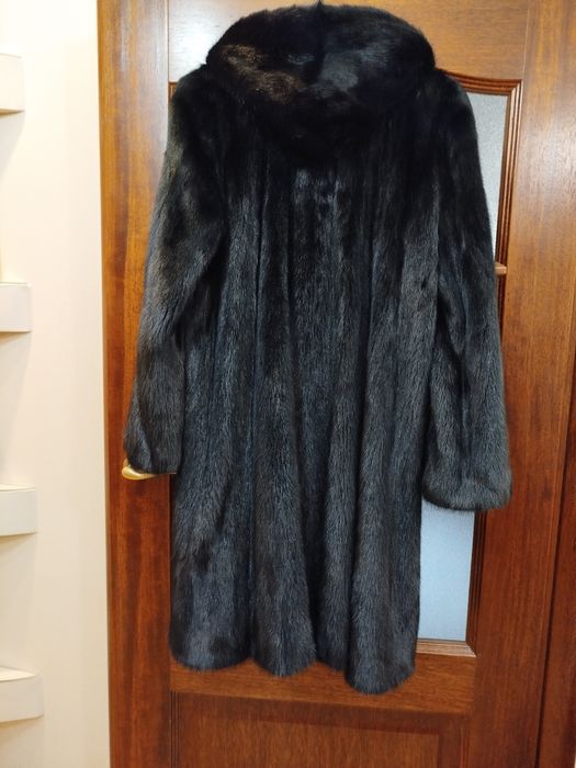 Продам норкову шубу.