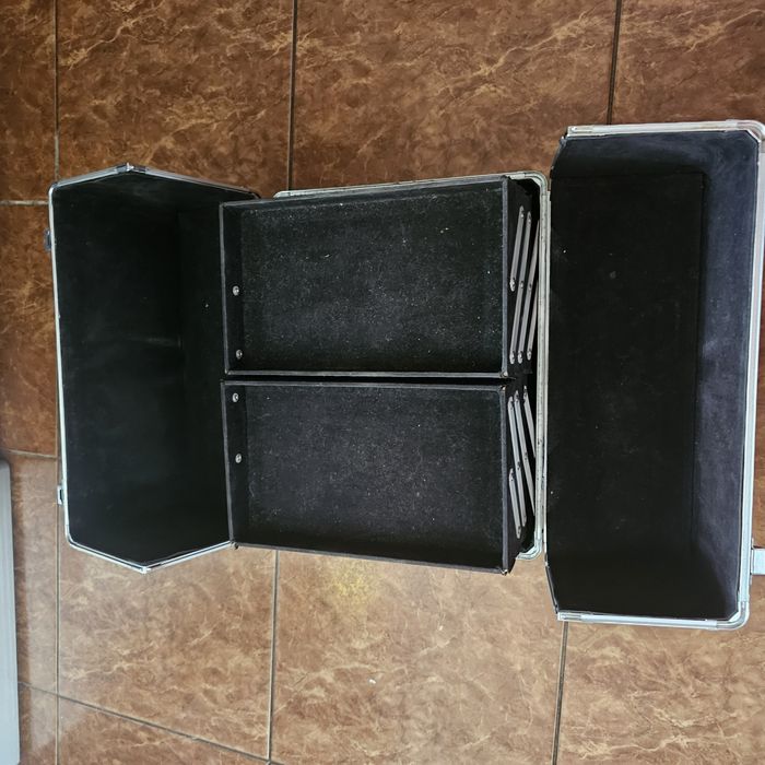 Kuferek na akcesoria