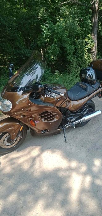 Triumph trophy 900