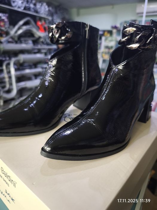 Черевики жіночі.шкіра.лак.