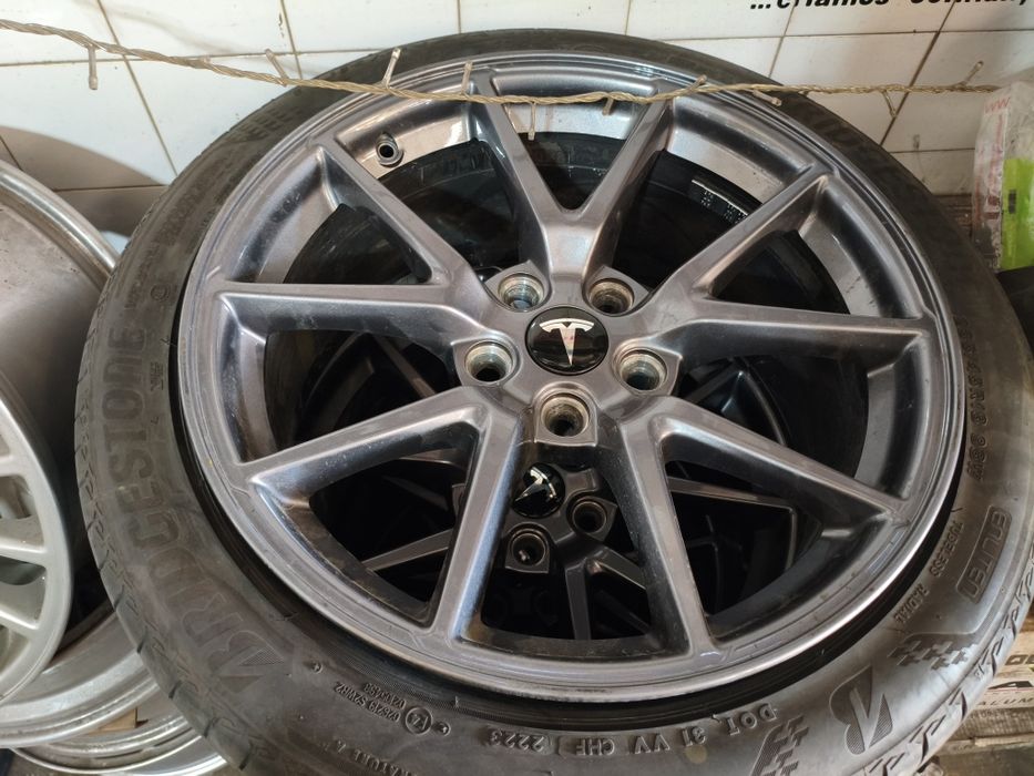 Jantes 18 5x114.3 Tesla model 3 originais