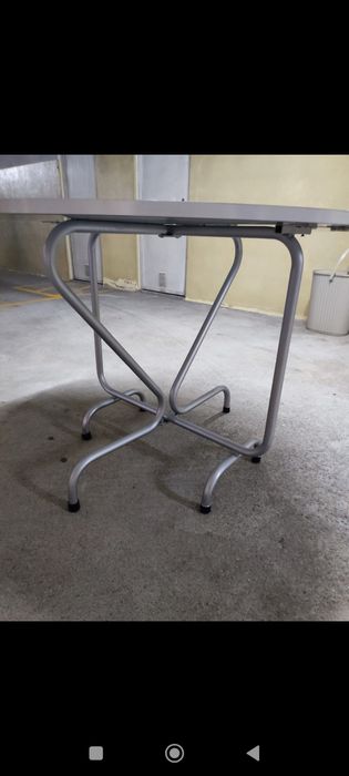 Mesa de cozinha branca