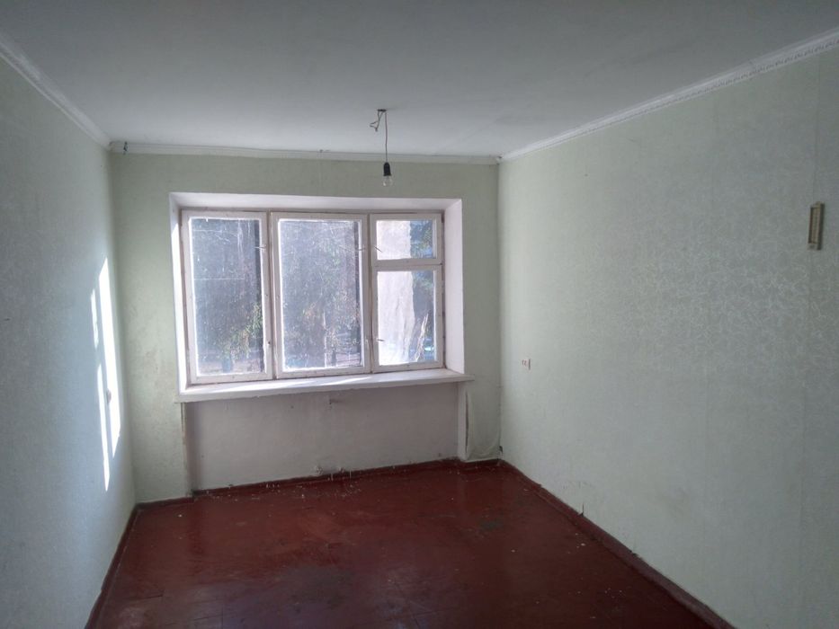 Продам кімнату у гуртожитку у смт. Іршанськ (комната в общежитии)