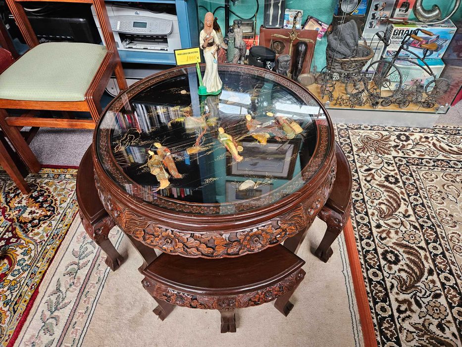 Linndíssima mesa de chá - Oriental - com quatro bancos - Óptimo estado geral