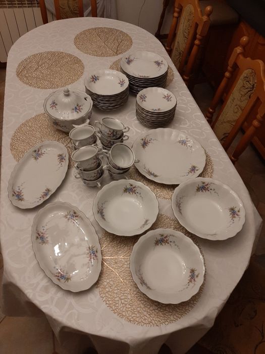 Serwis obiadowy 12 osób porcelana Wałbrzych 55 elementów