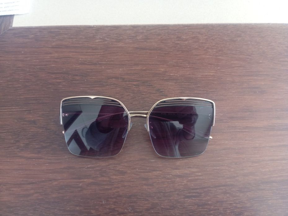 Óculos de sol de senhora marca BVLGARI