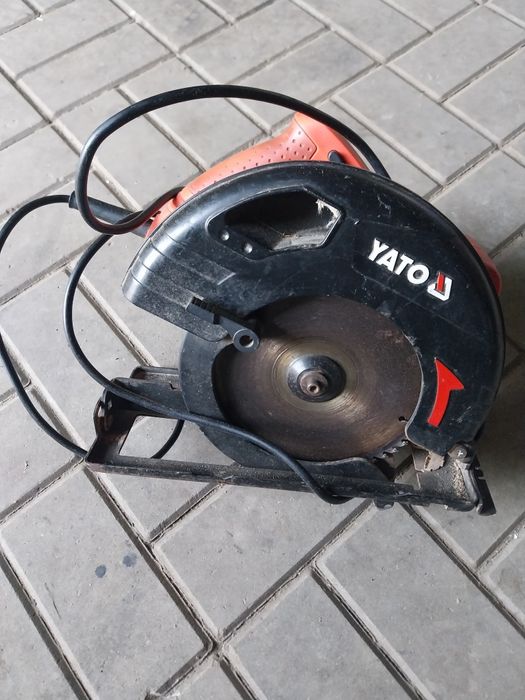 Pilarka elektryczna YATO 1300 W