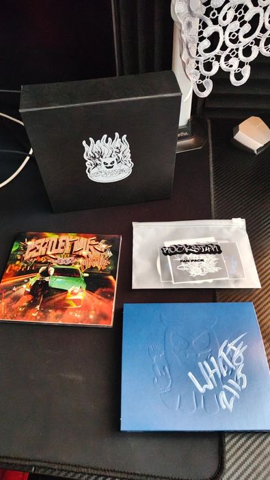 White 2115 - ROCKST4R Deluxe Box