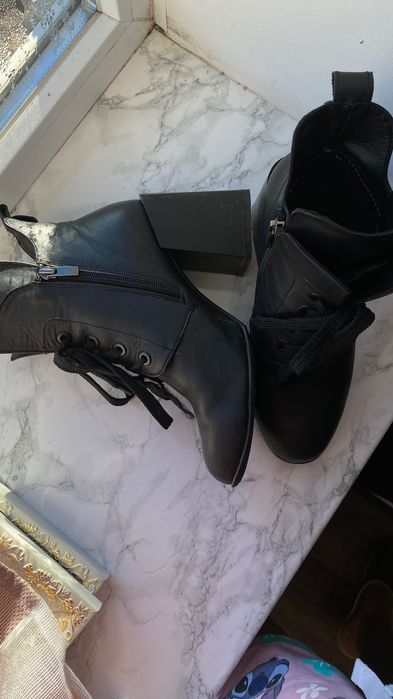 Шкіряні осінні ботінки на каблуку