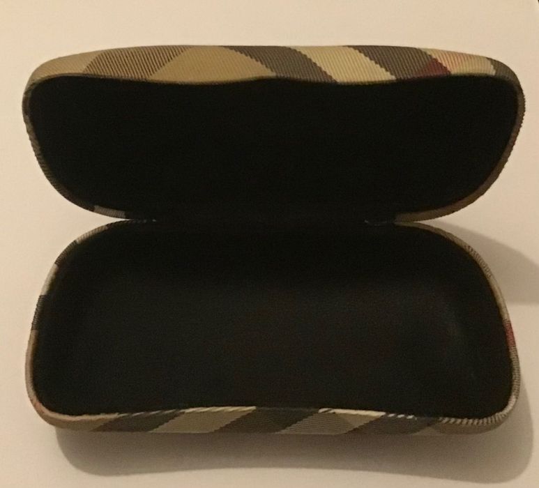 Caixas para óculos Burberry e Ray Ban