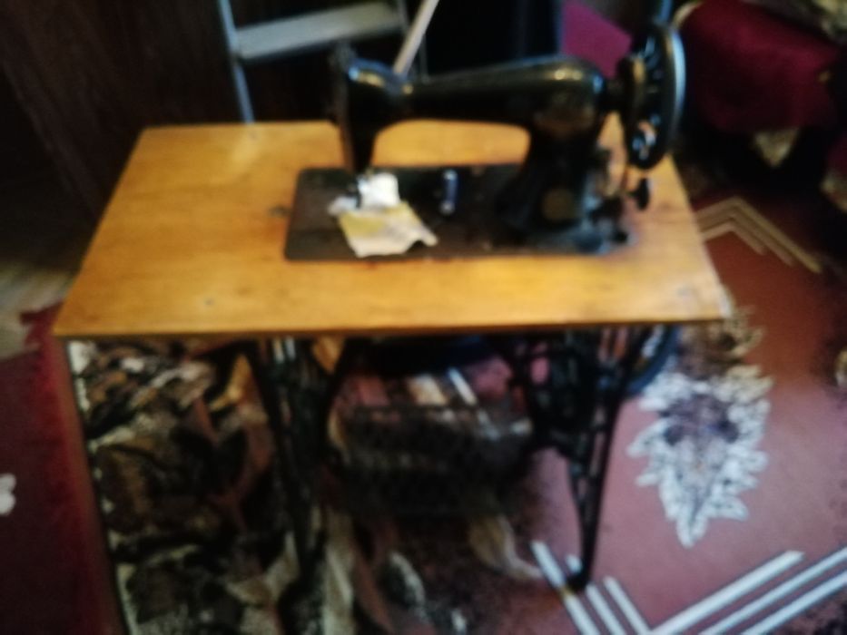 Zabytkowa maszyna do szycia singer