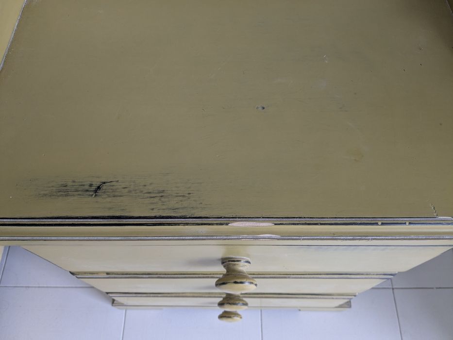 Mesinhas de cabeceira em segunda mão