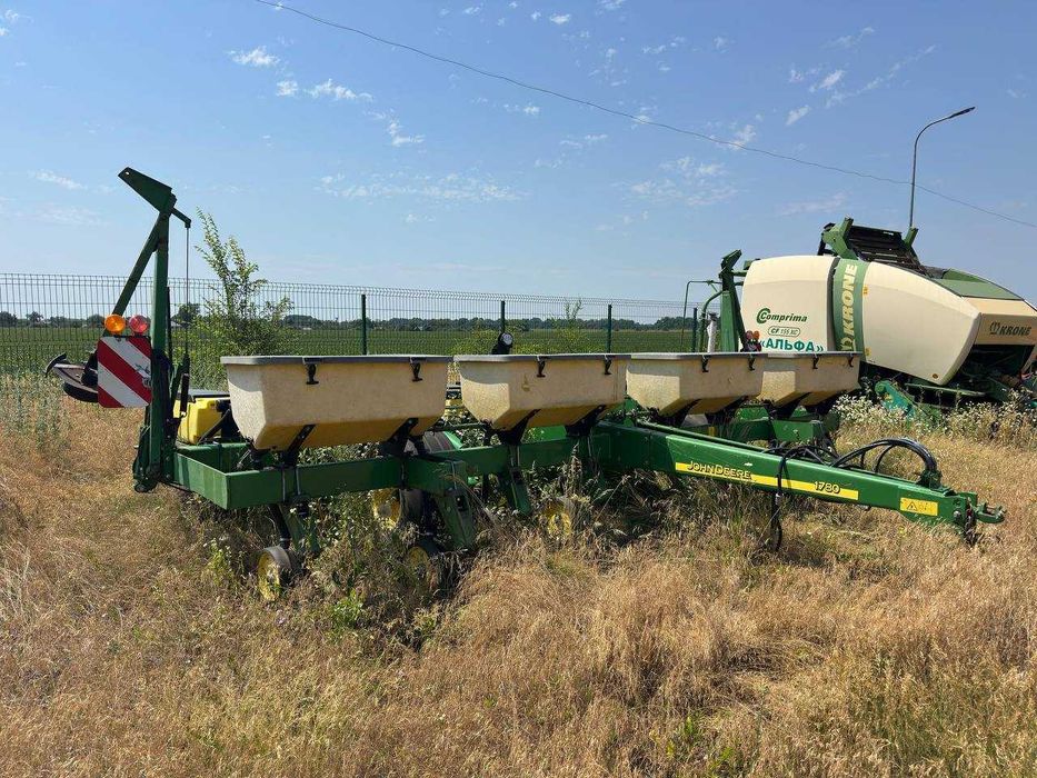 Продам сівалку просапну John Deere 1780