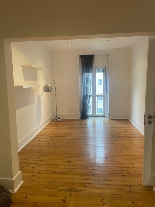 Apartamento T2+1 para Arrendamento – Campo de Ourique