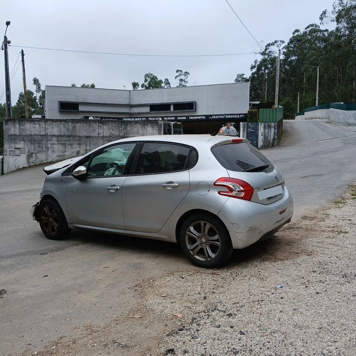 Peugeot 208 I 1.2 de 2014  – Peças Usadas (9971)