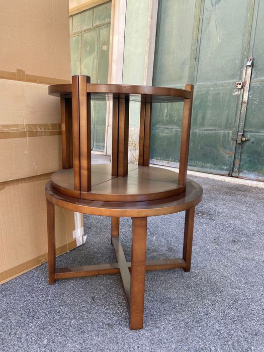 Mesa de centro com 4 bancos de encaixe inferior