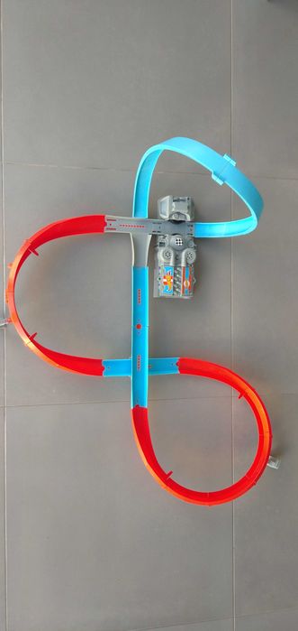 Hot Wheels - Pista circuito em 8