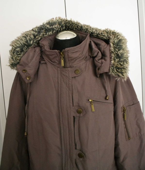 Ciepła kurtka z kapturem futerko