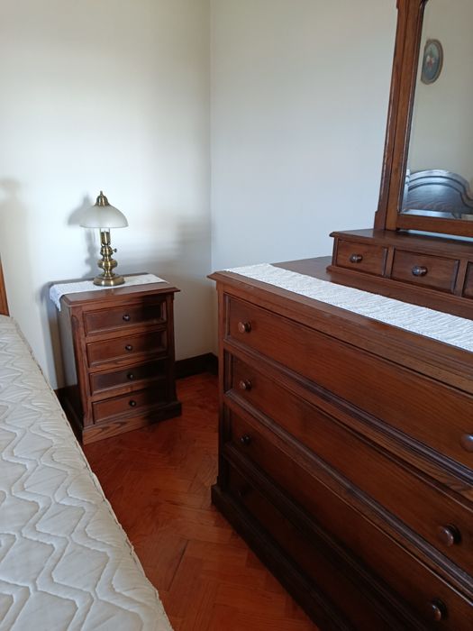 Mobilia de quarto em mogno