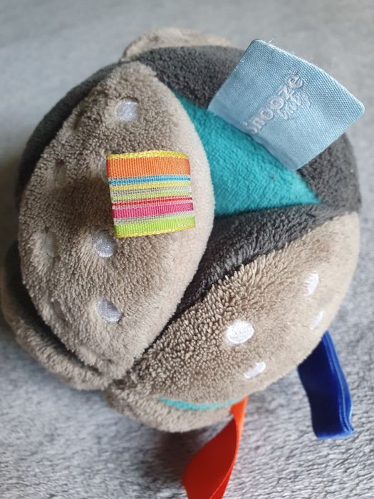 Piłeczka miękka sensoryczna Snooze baby pluszowa brazowo-niebieska 0m+