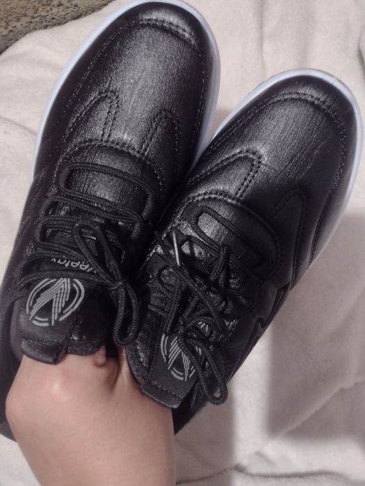 40р./25,8 см Кросівки чоловічі, водонепронекні.