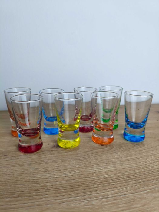 Kieliszki z kolorowym dnem zestaw 8szt