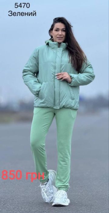 Жіночий спортивний костюм