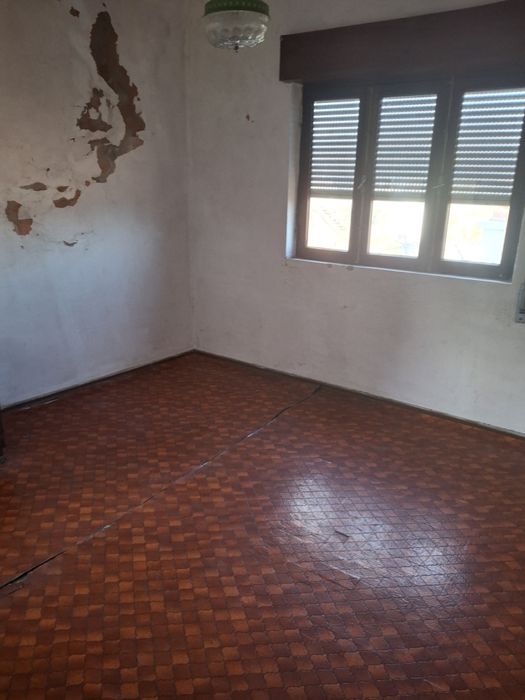 Alugo t2 em silvares