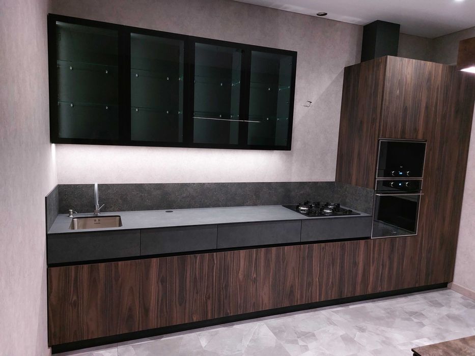 Кухни на заказ с фурнитурой Blum от 25 тыс грн метр погонный