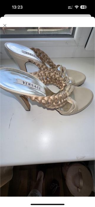 Versace оригінал Італія шкіра р. 37 шлепанці босоніжки