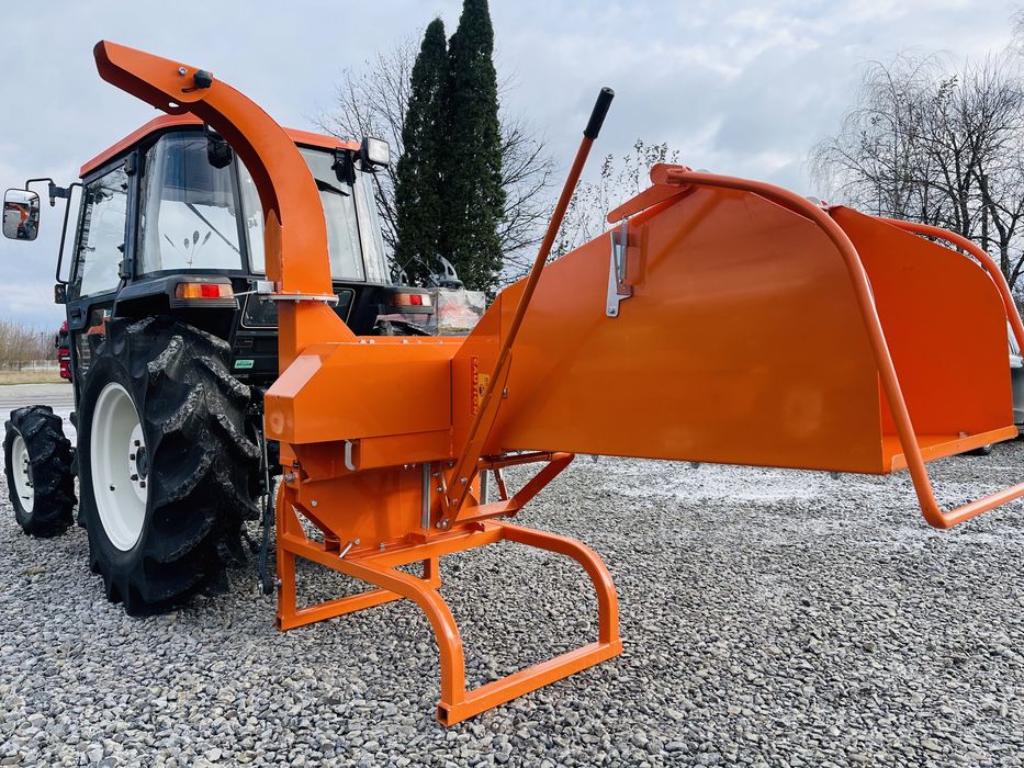 Подрібнювач деревини гілок