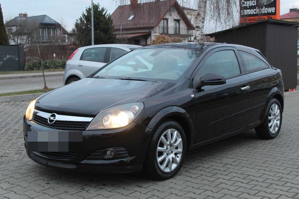 Opel Astra GTC.Niski przebieg.Klimatyzacja