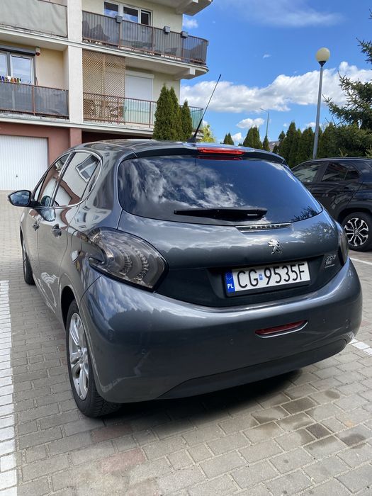 Sprzedam peugeota 208 dobre wyposazenie