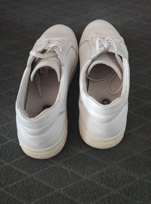 Skórzane białe trampki