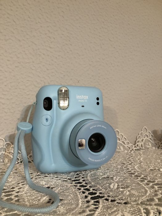 FUJIFILM intax mini 11- polaroid