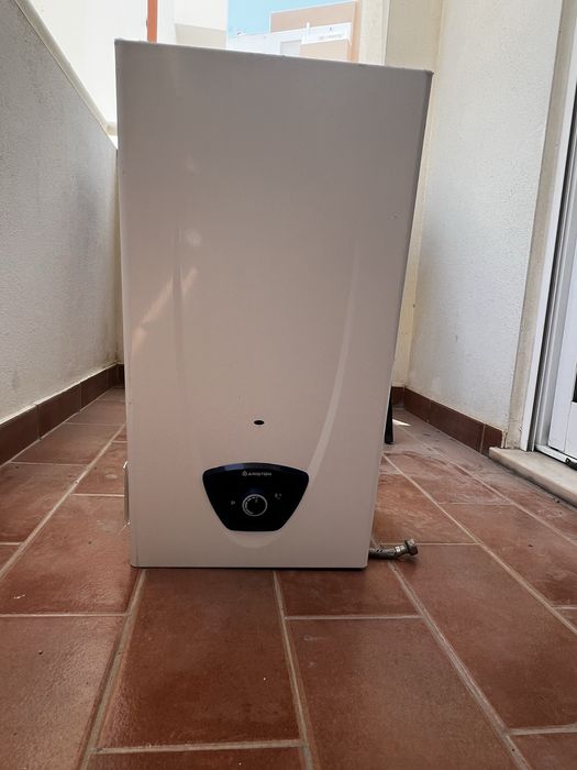 Ariston B 11 BS – Esquentador a gás de 11L