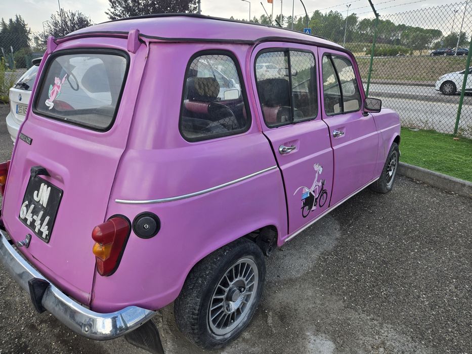 Renault 4 L GTL (Pantera cor de rosa)