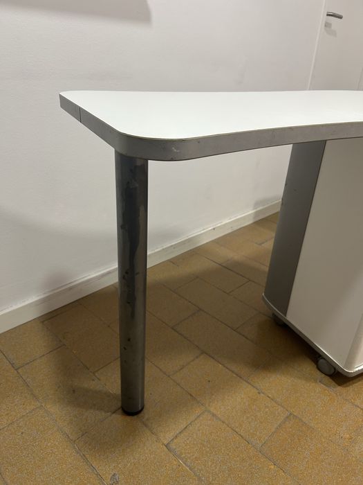 Mesa manicure com gavetas