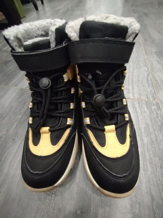 Це зимові чоботи або снігоходи від бренду Cortina на хлопчика 
Це зимо