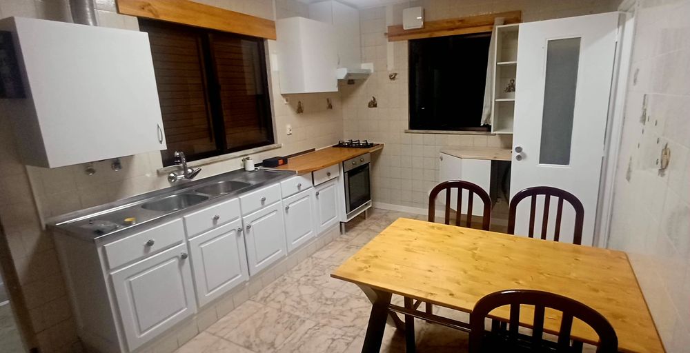 Aluga-se T1 anexo com despesas incluídas (renovado) em Eixo para casal, 2 estudantes ou pessoa só (não se aceitam animais)