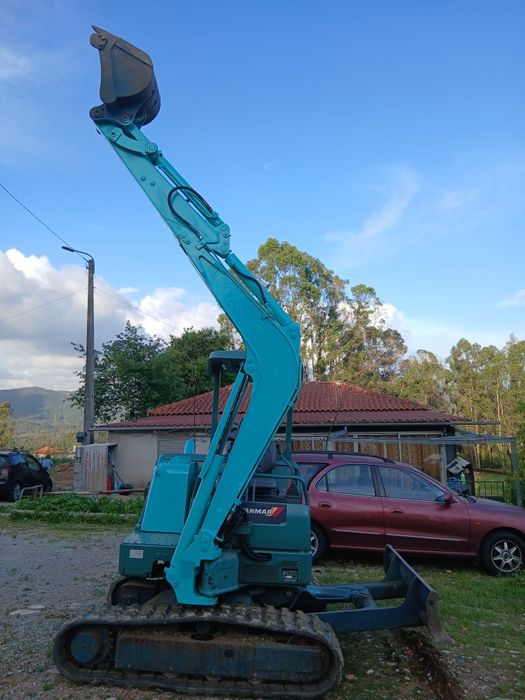 Mini giratoria yanmar b27