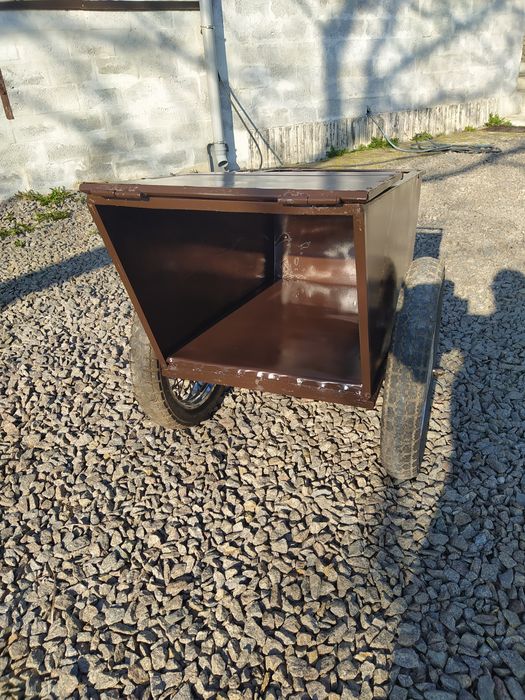 Тачка-причіп для мотоцикла.