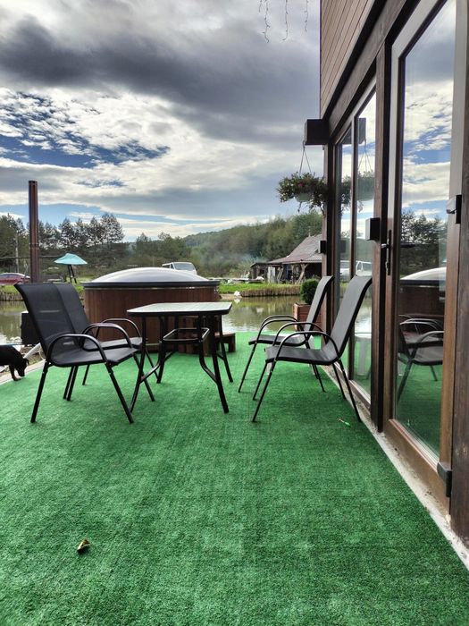 Відпочинок біля озера