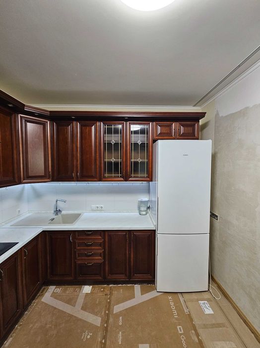 Продам Кухню 280 * 250 з натурального дерева